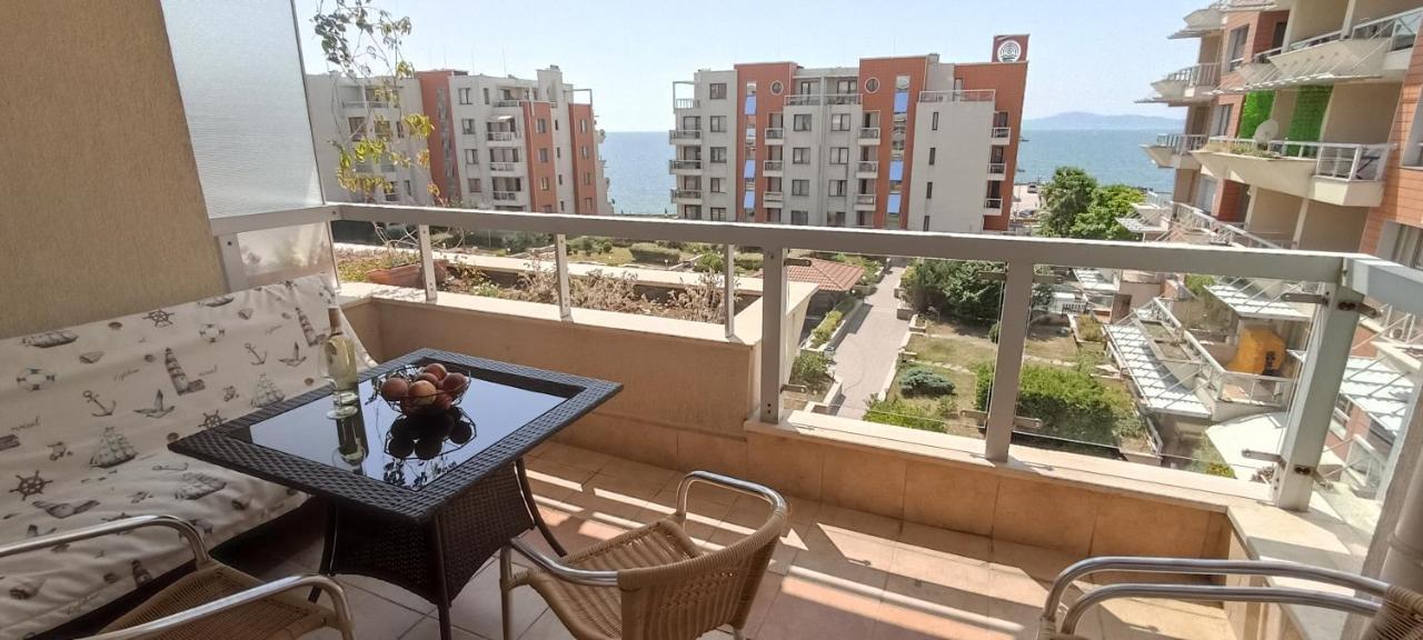Cozy Apartment With Sea View And Free Parking Pomorie Exterior photo