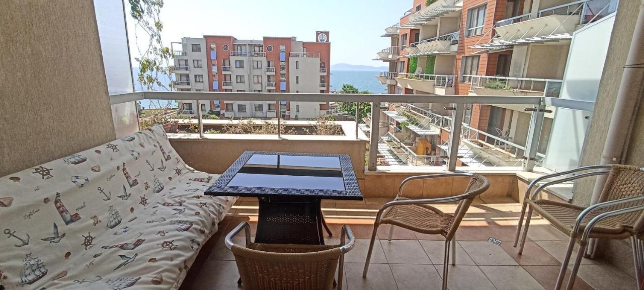 Cozy Apartment With Sea View And Free Parking Pomorie Exterior photo
